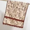 Toalha personalizada de flanela de coral estampada, macia e absorvente, toalha de banho de renda estilo francês de alta resistência, atacado para uso doméstico e como presente