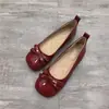 Zapatos Mary Jane planos retro rojos para mujer, nuevo estilo otoño 2026, mocasines de suela fina, zapatos de vestir para la noche