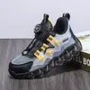 Sapatos Infantis Primavera Outono 2026 Novos Malha Respirável Tênis Esportivos Infantis Crianças Médias e Grandes Tênis de Corrida Sapatos de Comércio Exterior