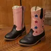 Botas para meninas 2026 primavera e outono novas estilosas fivela de cinto botas de cavaleiro cowboy para crianças mais velhas com solas macias e canos longos