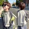 Camiseta de manga longa 100% algodão para meninos, novo estilo outono 2026, blusa infantil raglan color block, segunda pele para bebê
