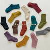 Calcetines Infantiles Z198 al por Mayor 2025 Otoño e Invierno Color Sólido Medio Terciopelo Calcetines para Bebé Engrosados Cálidos Calcetines para Niños y Niñas
