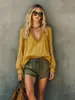 Enviado. Nova moda feminina europeia e americana gola V babado cor sólida manga longa versátil camisa