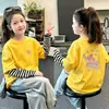 Camiseta de manga larga a rayas para niña, algodón puro, nuevo estilo 2026, top casual de otoño de moda para niños mayores