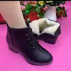 Outono Inverno 2026 Nova Moda de Comércio Exterior Botas Femininas de Couro com Salto Anabela Botas Curtas Finas Botas Forradas com Lã para Mãe Transfronteiriça