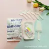 Juego de Vajilla de Cumpleaños Plato de Papel Tenedor Onda Cuchillo, Tenedor, Plato y Pastel Combinación Cuatro-en-Uno Vajilla Creativa de Cumpleaños