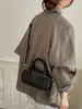 Bolso de Mujer 2025 Primavera Nuevo Estilo Coreano de Moda Tendencia Versátil Bolso Boston con un Toque Único, Bolso Cruzado Casual Simple