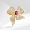 Broche de Lujo Ligero Dorado Moda Noble Lazo Exquisito Cena Versátil Botón de Cuello de Vestido Broche Corsage Antiexposición