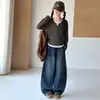 Conjunto de Menina Primavera e Outono 2026 Novo Casual Estilo Coreano para Crianças de Meia-Idade e Mais Velhas Blusa Listrada Combinada com Jeans Tendência