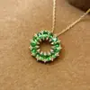 Colgante Cruz Tsavorita Natural Accesorio Femenino Nicho Sensación de Alta Gama Joyería de Plata de Ley 925 Venta Directa de Fábrica de Joyería de Lujo 3*4