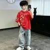 2026 Novo Design Americano Grande para Crianças Gola Redonda Manga Curta Conjunto Jeans Verão Solto Versátil Fashion