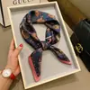 Bufanda de Seda Simple, Elegante y a la Moda, Lujo Ligero de Alta Gama, Versátil Pañuelo Cuadrado 100% Seda de Morera, Regalo de Vacaciones para Mujeres, Accesorio