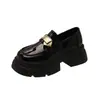 Zapatos Pequeños de Cuero Estilo Británico con Suela Gruesa Negros Otoño 2026 Nuevos Mocasines Mary Jane Versátiles Antideslizantes Retro