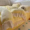 Conjunto de Cuatro Piezas de Encaje Clase A y Vellón de Leche Estilo Princesa Francesa INS Color Sólido Engrosado Cálido Bebé Vellón Fale Vellón Tres Piezas