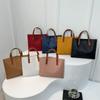 Bolso de mano portátil de gran capacidad y sencillo para mujer, novedad de verano 2024, bolso de hombro de gran capacidad y popular a la moda.