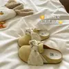 Novas Chinelos de Solado Macio Primavera e Outono 2026 Chinelos Fechados com Laço Francês para Mulheres Meio Chinelos Estilo Birkenstock com Solado Grosso para Uso Externo
