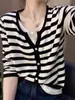 Malha Fina de Lã Falsa Duas Peças Gola Meia Aberta Slim Fit Feminina Estilo Coreano Simples Botões Listrado Top Jaqueta Roupa Feminina