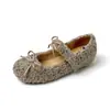 Sapatos de Pelo Slip-On com Laço Aumentadores de Altura 5cm para Mulheres 2025 Novo Estilo Casual Quente Sapatos de Pelo com Bico Redondo