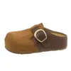 Sapatos Meia Sola Femininos Retro Outono 2026 Aumento de Altura Bico Redondo Fivela de Couro Mules Chinelos