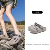Zapatos Perforados con Huella Dactilar de Marca de Moda para Mujer, Sandalias Versátiles de Verano para Exteriores Antideslizantes de Suela Gruesa, Zuecos de Playa Personalizados para Parejas