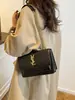 Bolso Pequeño Cuadrado Simple y Elegante Marca de Hong Kong 2025 Nuevo de Moda Versátil Bolso de Hombro con Cadena Bolso Cruzado para Mujer