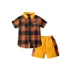 Traje de Verão Estilo Britânico para Meninos Bebês: Conjunto de Duas Peças: Camisa Xadrez Marrom de Manga Curta + Shorts Patchwork Ins