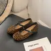 Zapatos Mary Jane Retro con Tira en T Altura Interior 7 cm para Mujer 2026 Nuevo Estilo Otoño Estampado de Leopardo Temperamento Boca Baja Zapatos de Salón Individuales