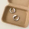 Brincos Rosa de Esmalte Estilo Francês de Luxo Leve com Círculos de Gotejamento de Óleo, Design Único, Brincos Simples e de Alto Padrão Color-Blocking para Mulheres