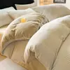 Novo Conjunto de Roupa de Cama de Lã de Leite Espessa de Inverno Conjunto de Quatro Peças Uso Doméstico Lençol de Cama de Fleece Coral com Veludo Extra Conjunto de Três Peças