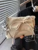 Bolsa Coreana de Nicho com Laço para Mulheres 2025 Nova Tendência Versátil Estilosa Pequena Quadrada Bolsa Textura da Moda Bolsa Transversal