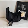 Moda Nueva Otoño e Invierno 2025 Bolsa Tipo Dumpling de Gran Capacidad con Compartimento, Color Sólido con Textura, para Viajes y Uso Diario, Bolso de Hombro Único