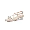 Tacones de Cristal con Pedrería Estilo Super Hada Versátil Color Nude Zapatos de Vestir Combinables Verano 2026 Sandalias de Tacón Medio Grueso con Hebilla Punta Cuadrada Punta Abierta para Mujer