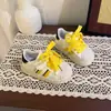 Sapatos para Bebê Menino Primavera e Outono 2026 Sapatos para Bebês e Crianças Pequenas Sola Macia Sapatos Infantis 1-3 Anos Tênis Coloridos Claros para Meninas