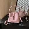 Bolsa Saco Estilo Cesta de Nicho Transfronteiriça para Mulheres 2026 Novo Modelo Simples Versátil Bolsa de Mão de Luxo Bolsa de Ombro Transversal