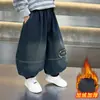Jeans Forrados de Felpa para Niños Otoño Invierno Bebé Estilo Coreano Jeans Sueltos 2026 Nuevos Pantalones para Niños Pantalones Largos de Invierno