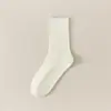 Nuevos calcetines de otoño e invierno para mujer, calcetines de color liso hasta la mitad de la pantorrilla, calcetines largos versátiles de color liso, calcetines acanalados de algodón ligeramente compresivos para mujer