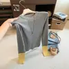 Suéter de Tricô Feminino 2026 Outono/Inverno Cor Contrastante Única Gola Redonda Manga Longa Camada Interna Camada Base Top