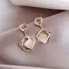 Brincos Elegantes Estilo Chanel Olho de Gato Prata Agulha Moda de Nicho Brincos de Flor Elegantes Brincos com Sentido de Design Versáteis para Mulheres