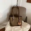 Bolsa de Camurça com Flocagem Feminina 2026 Nova Outono Retrô Gorpcore Bolsa Tote para o Dia a Dia Grande Capacidade Bolsa de Ombro Único tipo Balde