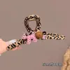 Pinza de Nube con Corte Estampado de Leopardo para Mujer, Nuevo Accesorio para el Cabello de Alta Gama Otoño e Invierno 2025 para Volumen, Pinza de Tiburón en la Parte Posterior de la Cabeza