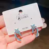 Exquisitos pendientes de estrella de cinco puntas estilo japonés y coreano con pequeños zircones azules, diseño coreano con un toque de lujo ligero