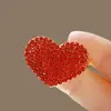 Broche de Amor Diamante Vermelho Luxo Leve de Ponta Nicho Acessórios de Vestuário Feminino de Ponta Fecho de Pressão Fivela de Cintura Broche Corsage Joia