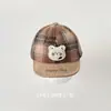 Chapéu de Bebê para Primavera e Outono, Boné Estilo Bico de Pato Fofo de Urso com Aba Macia, Boné de Baseball Casual Vintage Xadrez para Bebê
