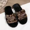 Chinelos de Inverno Femininos de Pelúcia Estampa de Leopardo Planos para Casa Quentes Antiderrapantes de Algodão Tamanho 43
