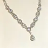 Colar com Pingente Gota d'Água Brilhante em Diamante Total para Mulheres, Corrente de Pescoço Fina Exquisite de Alto Padrão Nicho de Luxo Leve, Acessório para Realçar a Atmosfera do Dia a Dia