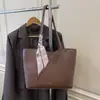 Bolso tote de gran capacidad para mujer para exportación, nuevo bolso de hombro casual primavera/verano 2026, bolso tote retro europeo y americano para el día a día