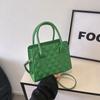Bolso de Mano para Mujer Texturizado en Relieve de Moda 2025 Nueva Moda Un Solo Hombro Elegante Bolso Cuadrado Pequeño Bolso Cruzado de Mano Simple