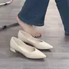 Zapatos de mujer de punta fina y escote bajo, nuevo estilo de verano 2026, adecuados para combinar con faldas, populares y versátiles zapatos de boda, elegantes zapatos de dama de honor estilo francés