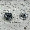 Agujero central barras paralelas cabeza que se sacude hebilla Chaqueta de mezclilla botones de jeans hebilla en I engrosada hebilla de acero inoxidable Inglés