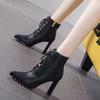 Botas de Tornozelo de Bico Fino Femininas 2024 Novas Branco Salto Alto Salto Grosso Slim Cadarço Botas Martinho Botas Skinny Ins Modernas